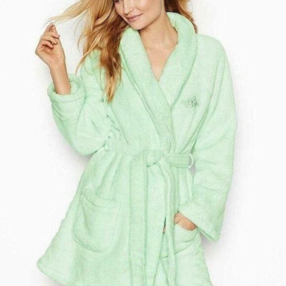 Victoria's Secret Other - VICTORIA'S SECRET WOMEN COZY PLUSH LIGHT GRAY SHORT ROBE SUPER SOFT M/L NWT